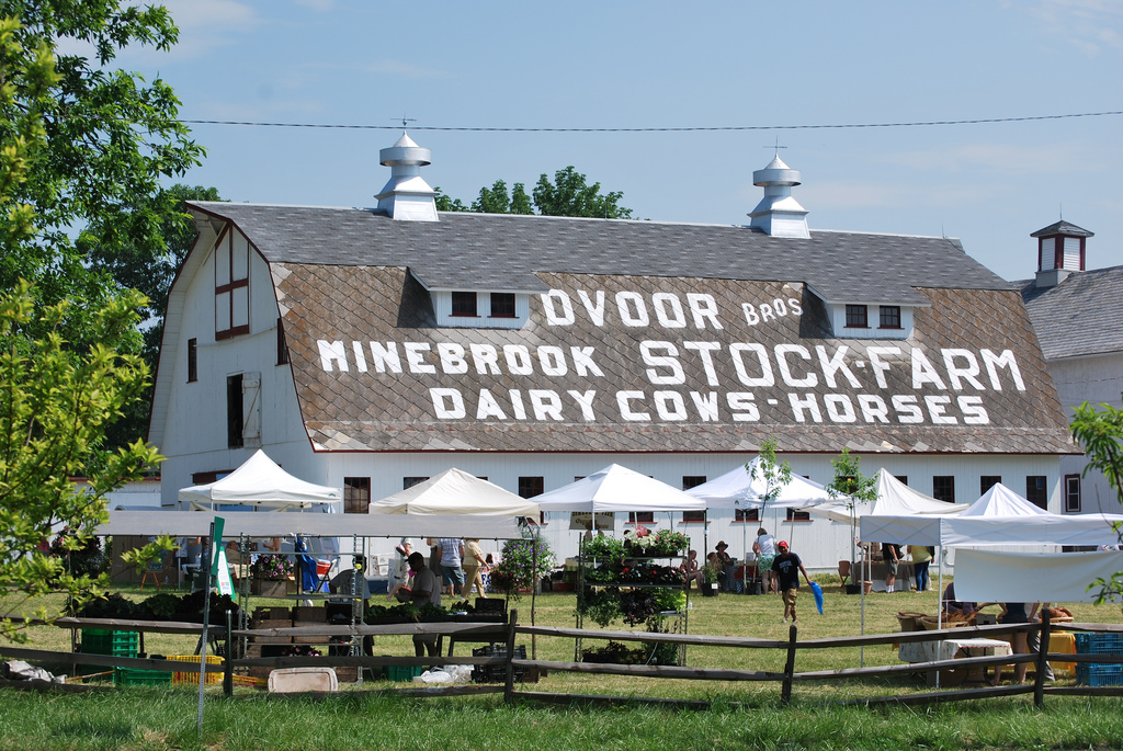 Farmers’ Market You’ll find the freshest, best-tasting local food at the Hunterdon Land Trust Farmers’ Market every Sunday from May 20 to Nov. 18 between 9 a.m. and 1 p.m. That’s because your neighborhood farmers pick their produce at its peak — crisp and load with flavor and nutrition — just before the short trip to our market. Ourproducers’-only market features about 20 local farmers and vendors with an incredible variety of fresh products. Come discover the difference truly local food makes!