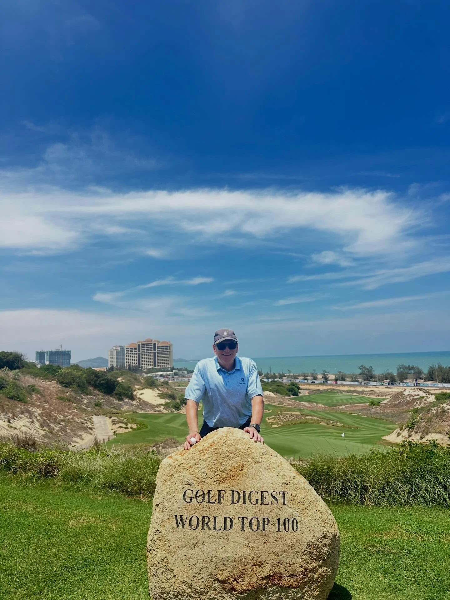 If you are a golfer The Bluffs Golf Course is a must when you are visiting Vietnam 🏌️&zwj;♂️😎🙏 #vietnam #thebluffsgolfcourse #dintputters #meliahotram #zeroshiftdintputters