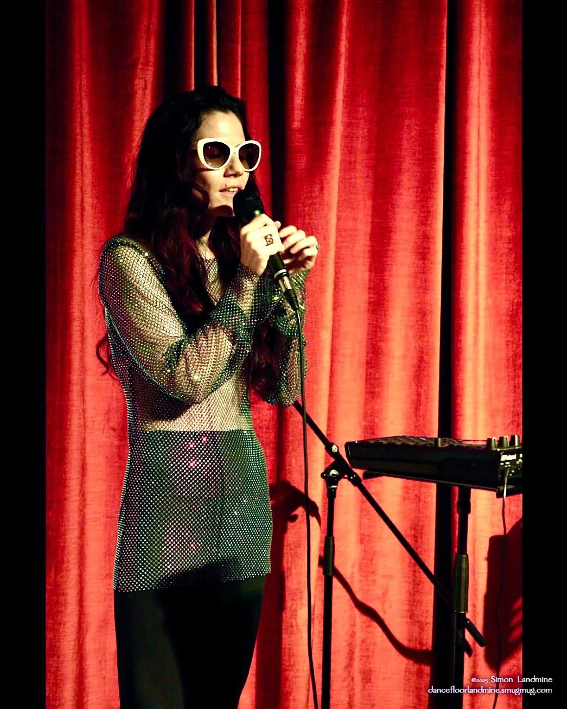 Scenes from the first stop on the tour in London courtesy of @dancefloorlandmine ✨
We had a wonderful time! @spraypopmusic and @infravioletuk are GREAT! We highly recommend 🙌

#ontour #bandphotos #electronicmusic #indiemusic #artpop #baroquepop #twi