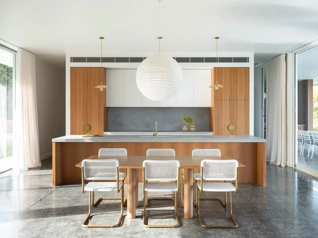 Mid-Century Principles, Contemporary Living.

Inspired by mid-century principles, when designing Las Palmas we anchored its entertaining zones to the centre, with circulation flowing around the perimeter.&nbsp;

A simple, &amp; very effective techniq