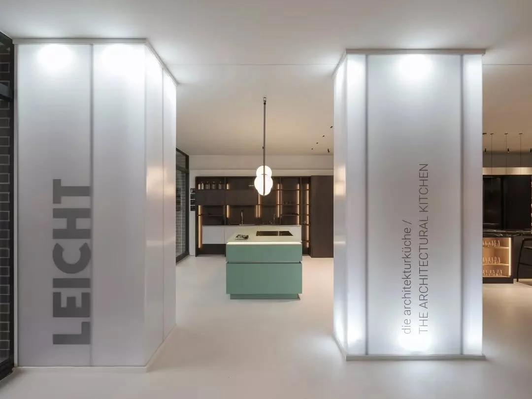 A study in restraint and light, the new Australian LEICHT showroom by DUO Architects embodies the art of subtle expression.

The use of light is intertwined to sculpt a space where form and function converge. Glowing polycarbonate - danpal wrapped st