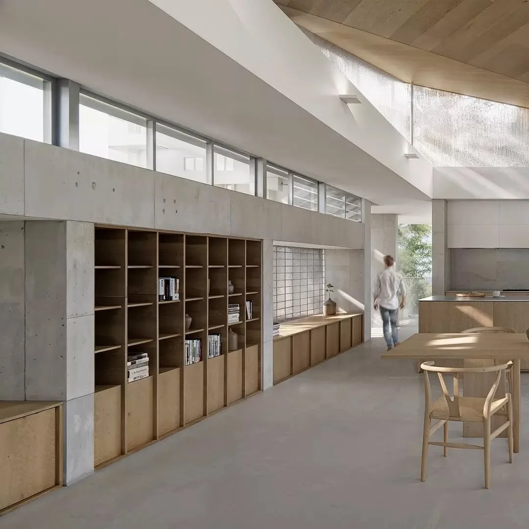 Breakline House is a single gesture that shifts the whole story.

A floating roof slices the horizon, hovering lightly above a grounded, monolithic form.

A moment of disruption. A deliberate pause.
Architecture as the line that breaks and lifts.

No