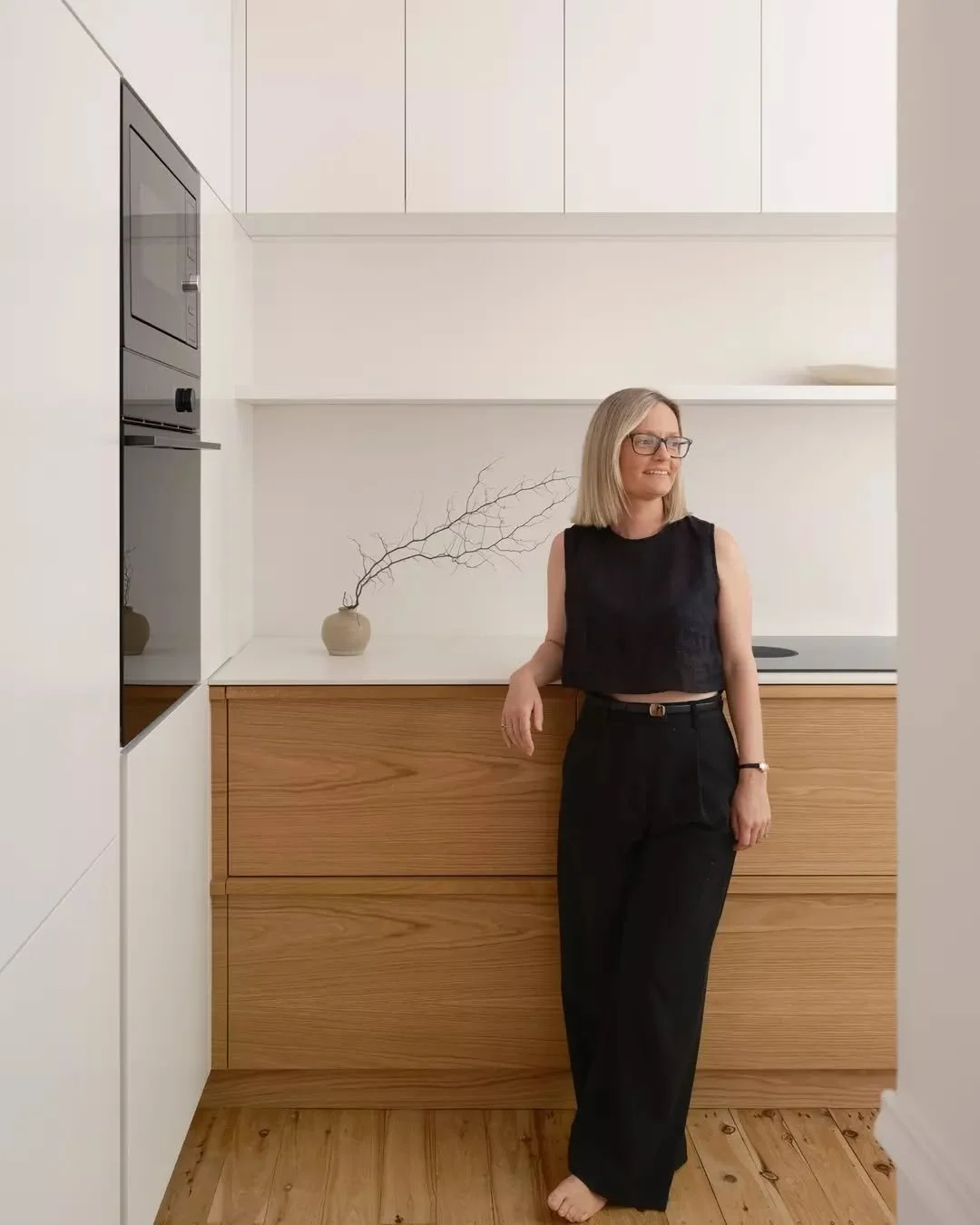 Introducing The Esplanade; A Place to Pause.

A restrained renovation of a 1930's Art Deco apartment in Manly. 

Designed as a timeless and flexible framework, the interior balances heritage character with a calm, cohesive material palette.

A consid