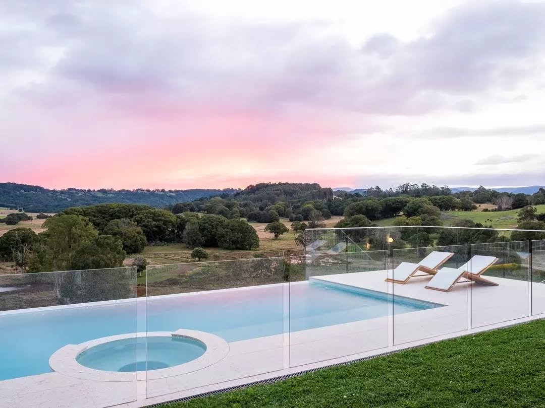 What if slowing down looked like this?

As the school holidays wind down, we&rsquo;re still soaking up the outdoor lifestyle, where it somehow feels like summer all year round.

Featuring Las Palmas, architecture designed to blur the line between ind