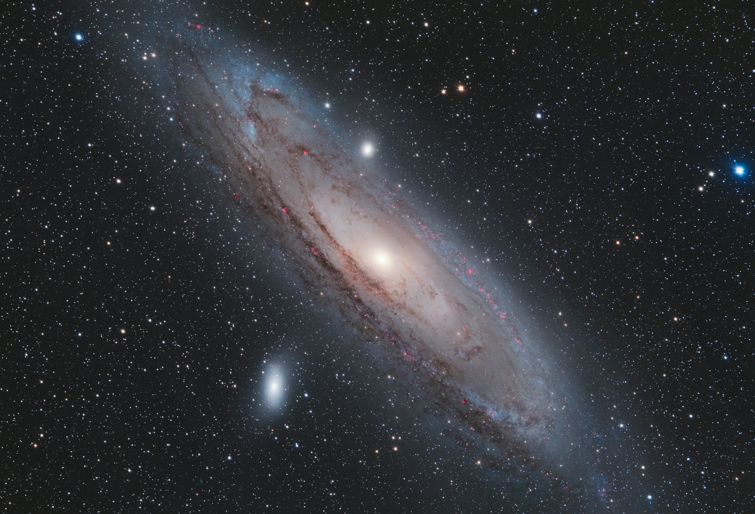 M31 HDR with data from AP130 and RASA