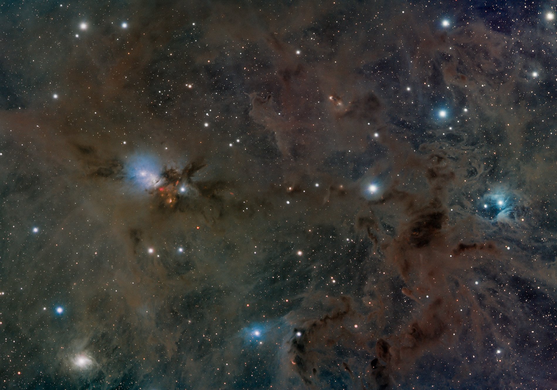 NGC1333 and thick clumps of dust in the Milky Way