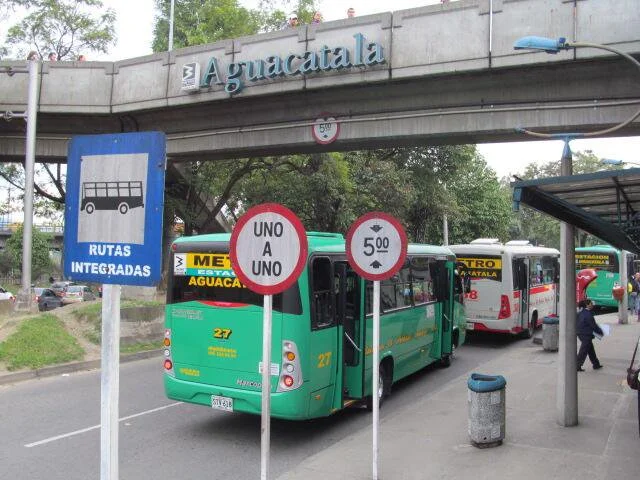 An integrado at estación Aguacatala in Poblado.