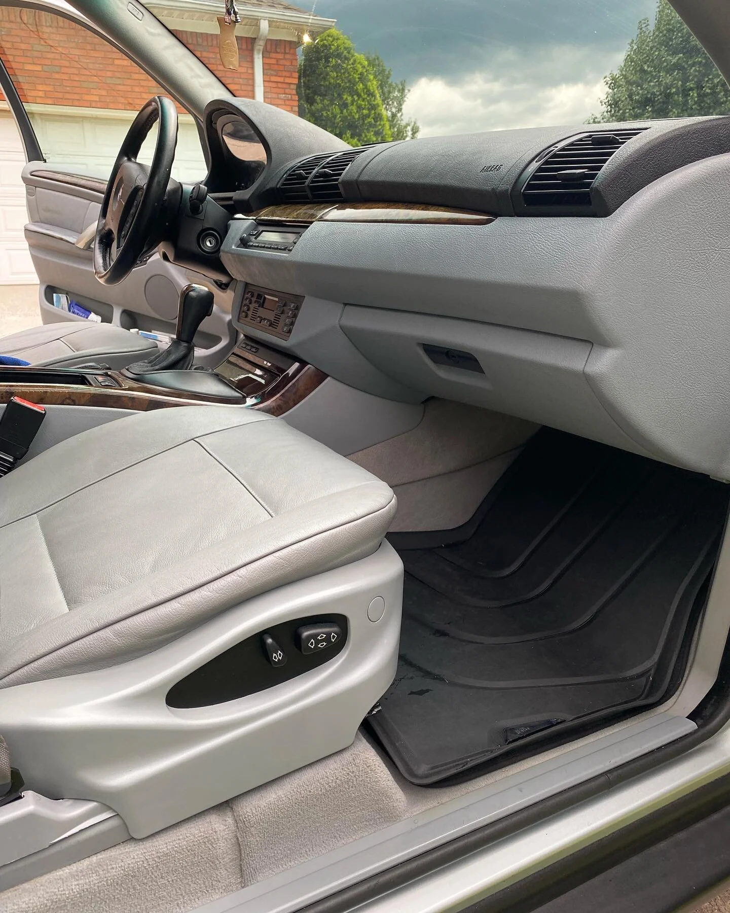 A little bit of scrubbing here and there. 👊🏼

.
.
.
.
_________________________________________________
#detailing #auto #autodetailing #gloss #shine #alabama #car #wheel #clean #details #motivation #detail #detailersofinstagram #detailingdaily #hu