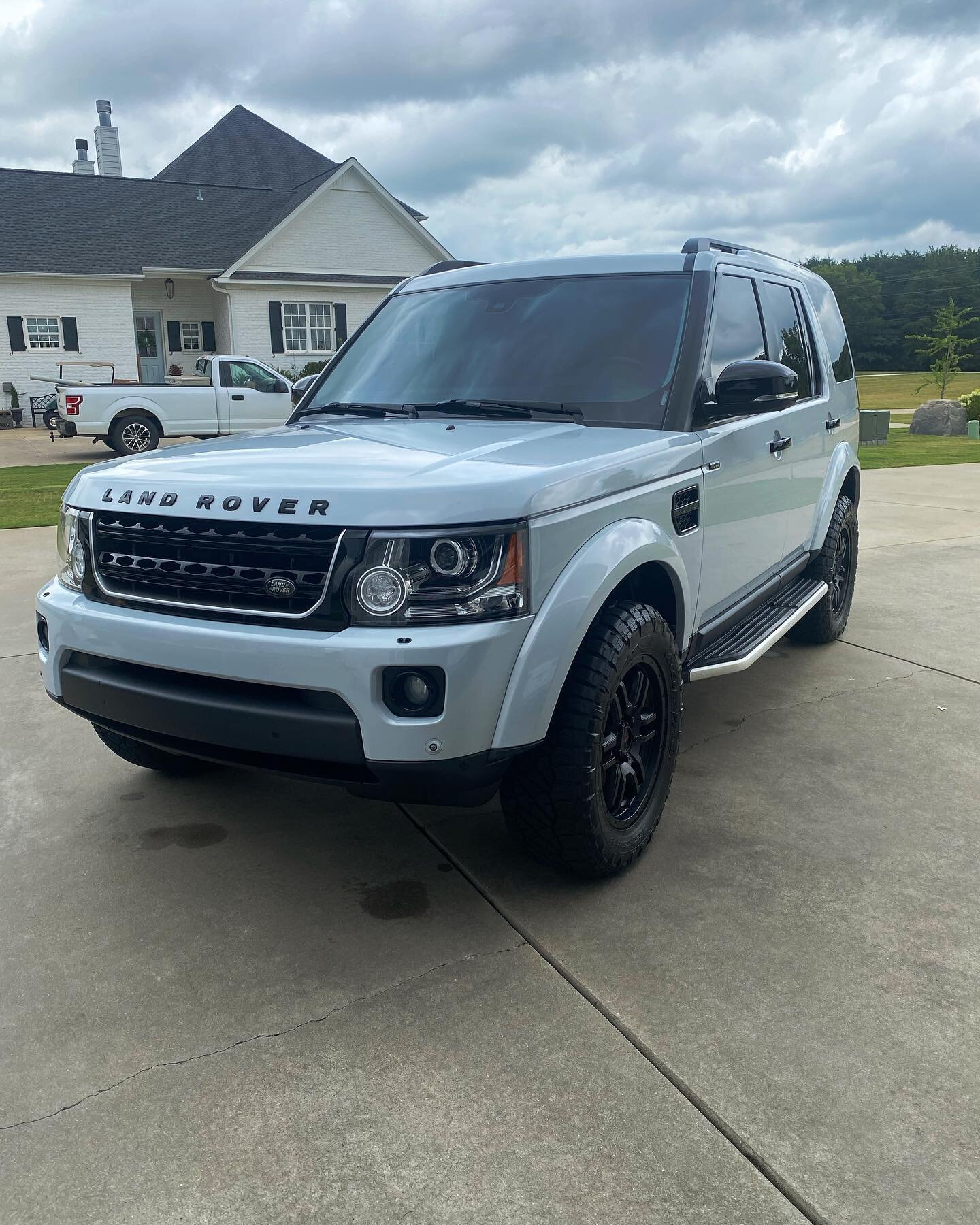 Land Rover with our Premium Level 1 Exterior plus our Level 2 Interior Service. 

.
.
.
.
_________________________________________________
#detailing #auto #autodetailing #gloss #shine #alabama #car #wheel #clean #details #motivation #detail #detail