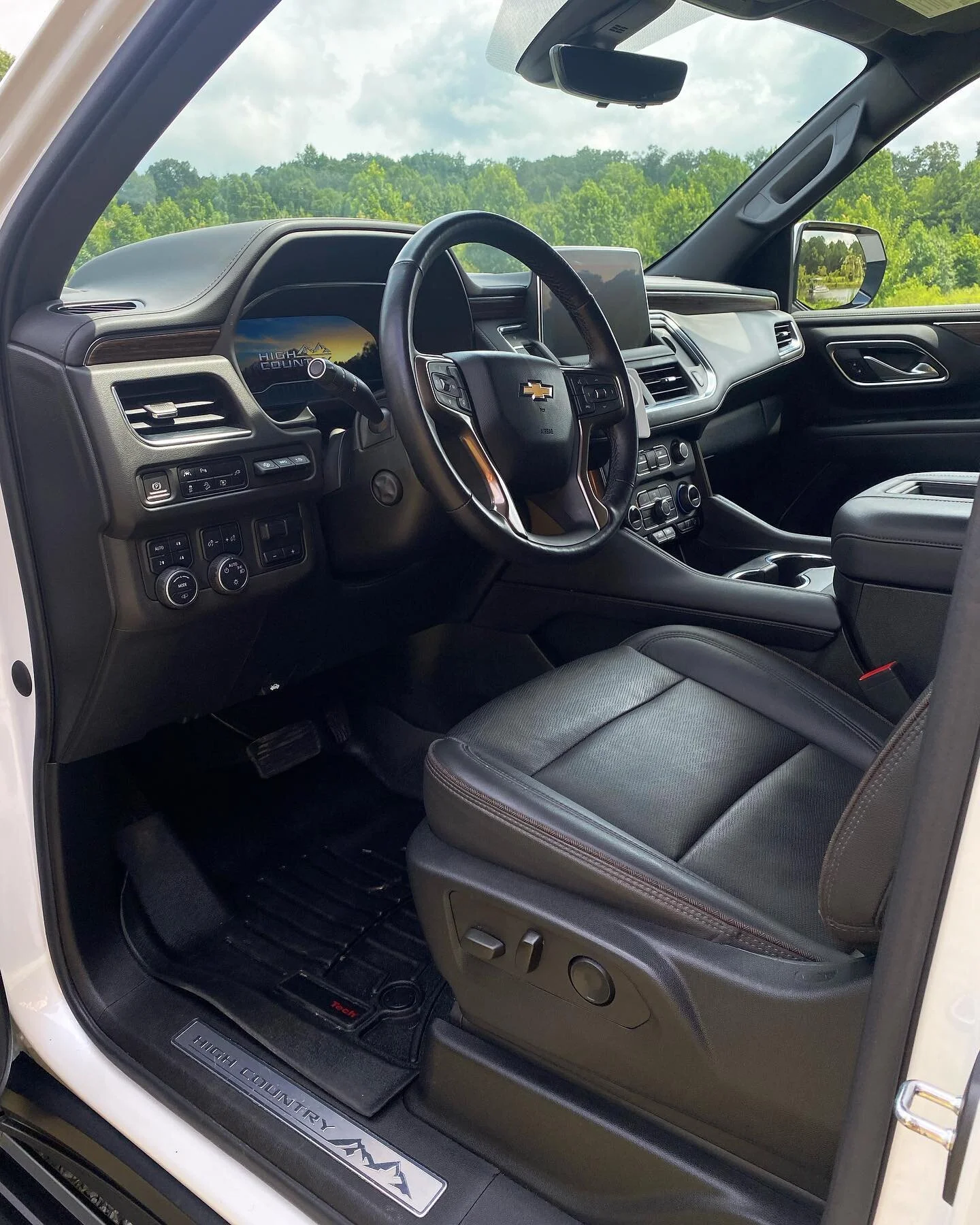 Interior brought back with our Level 2 Interior service. 

.
.
.
.
_________________________________________________
#detailing #auto #autodetailing #gloss #shine #alabama #car #wheel #clean #details #motivation #detail #detailersofinstagram #detaili
