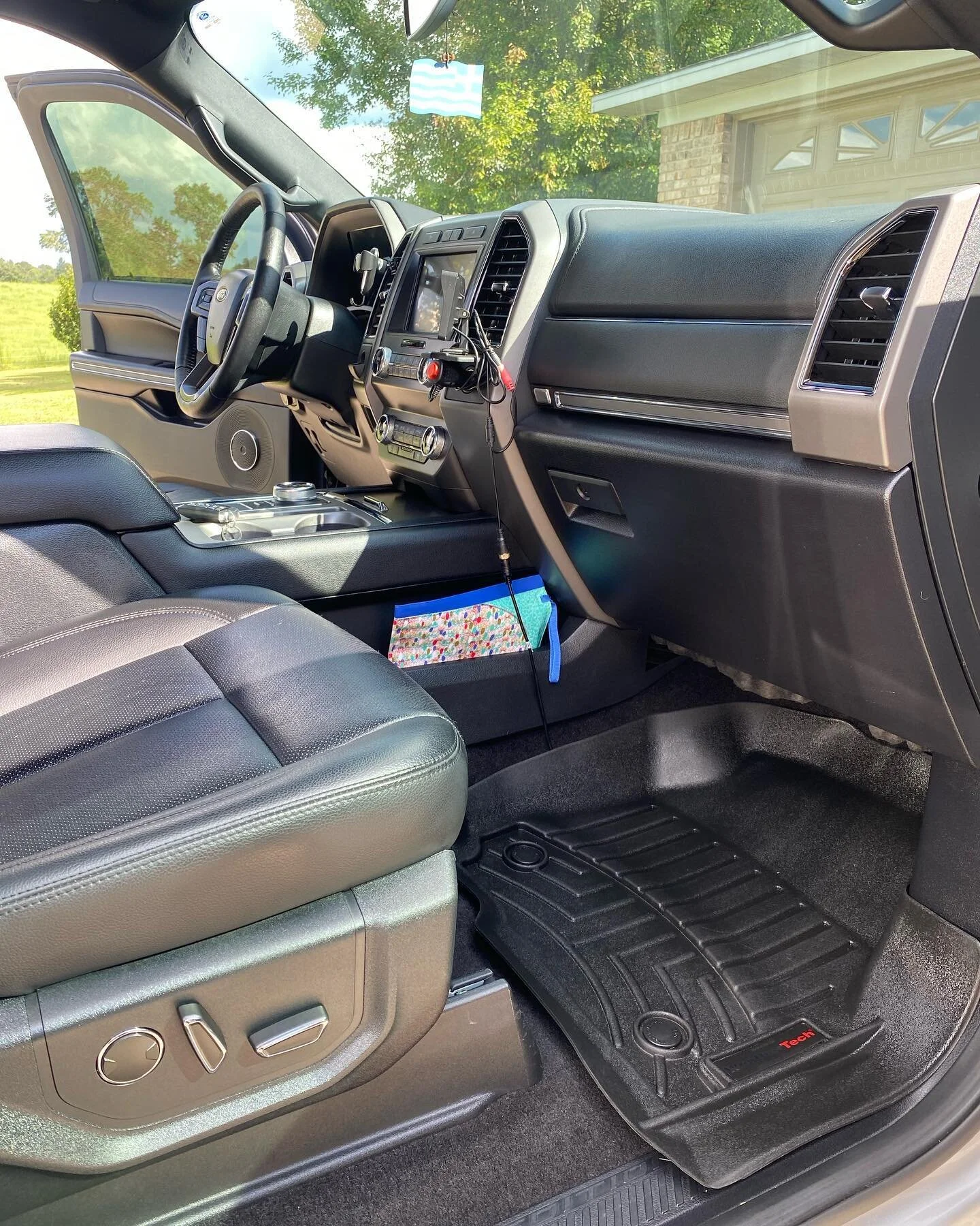 Level 2 interior got this SUV back to day 1. 

.
.
.
.
_________________________________________________
#detailing #auto #autodetailing #gloss #shine #alabama #car #wheel #clean #details #motivation #detail #detailersofinstagram #detailingdaily #hus