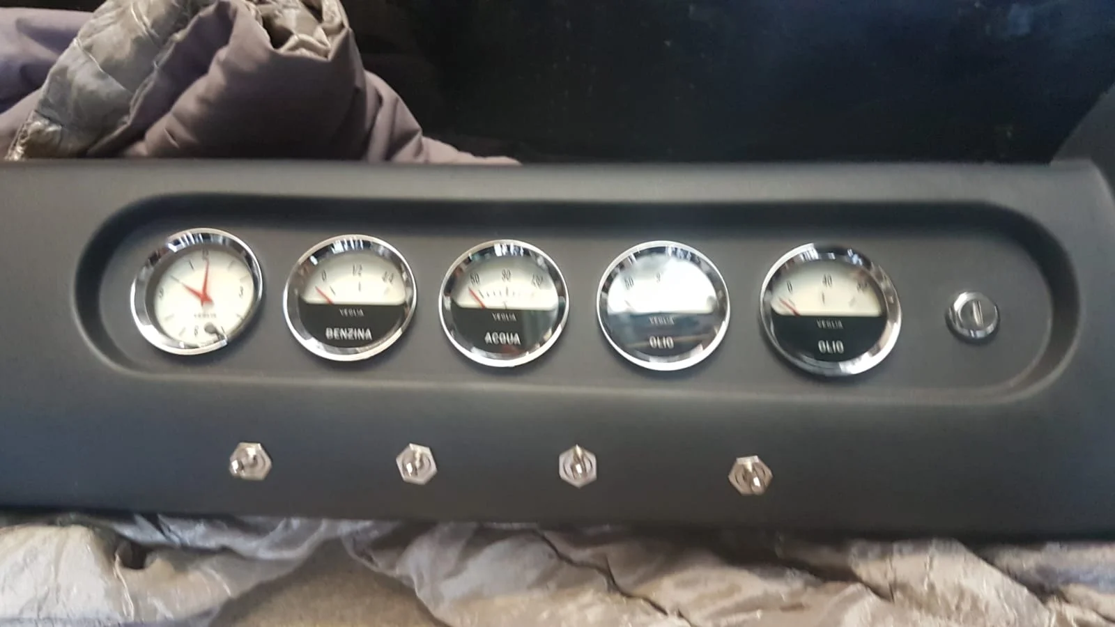 EB448C54-3AF2-4AF4-AE1B-4AC63A791BE4