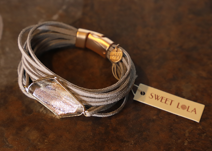 LeatherStrip_Bracelet_9792.png