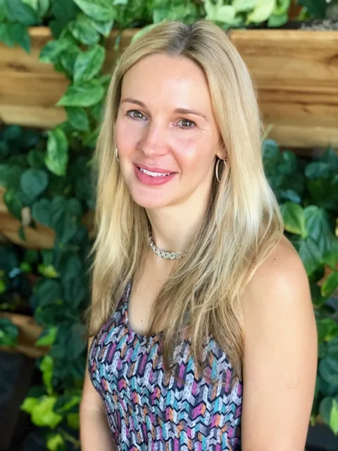 Tammi Johnson, Controller