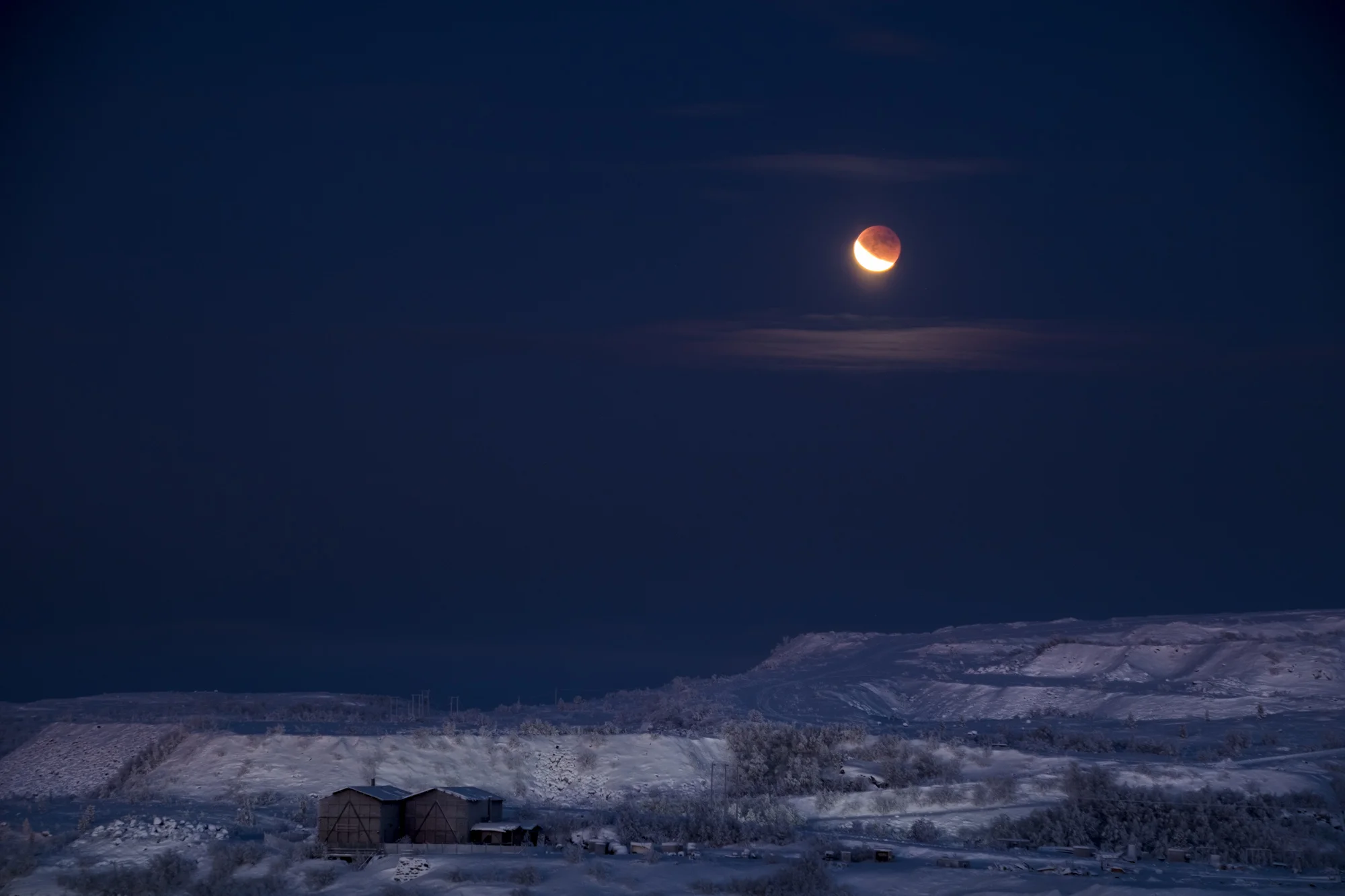 Blood moon over Bjørnevatn