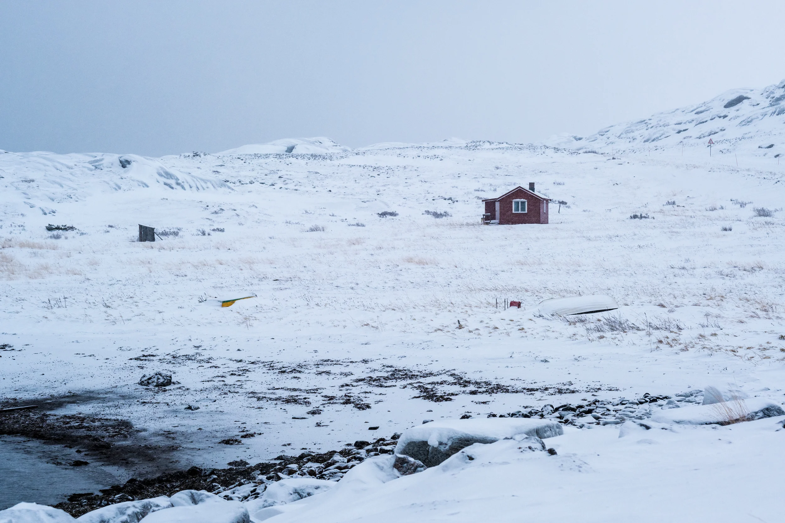 Cabin near Bugøynes / Fujifilm X-T3 ISO 400 56mm f/6.4 1/280sec