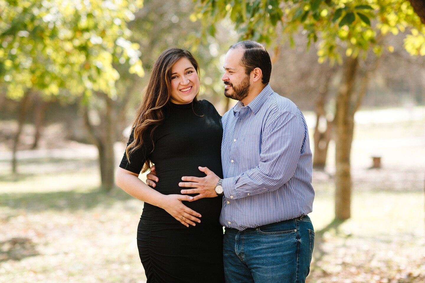 La emoci&oacute;n y espera por conocer a su bebe. 📸🥰 

#hellojoelozano #retrato #portraits #memorias #sesionfamiliar #familia #studio #love #spgg #fotografia #foto #recuerdo #estudio #memoriesbyjoe #celebremos #momento #emocion #baby #happycouple #