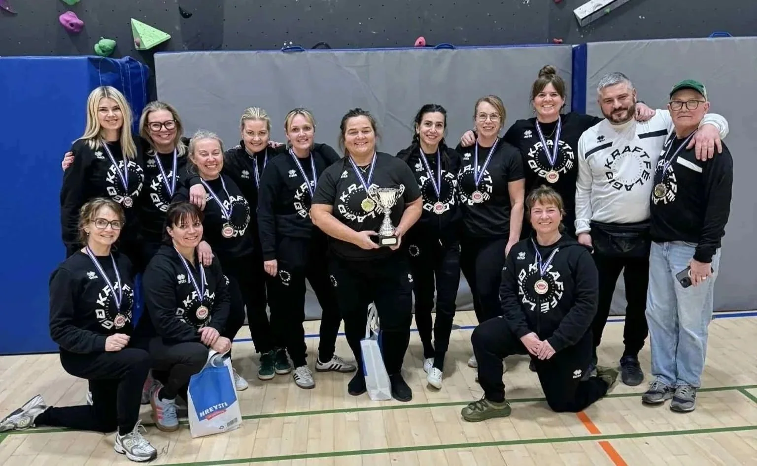 Þátttakendur Kraftfélagið ÍM Öldunga Kristín Ninja Seseelja Laufey Kristjáns Ingunn Jóns Guðný Ásta Rebekka Silvía María Arthúrs Brynhildur Lilja Dagmar Agnars Sigga Snorra Hrefna Rósa Akranes kraftlyftingar lyftingar 2025  Ingimundur Björgvinsson