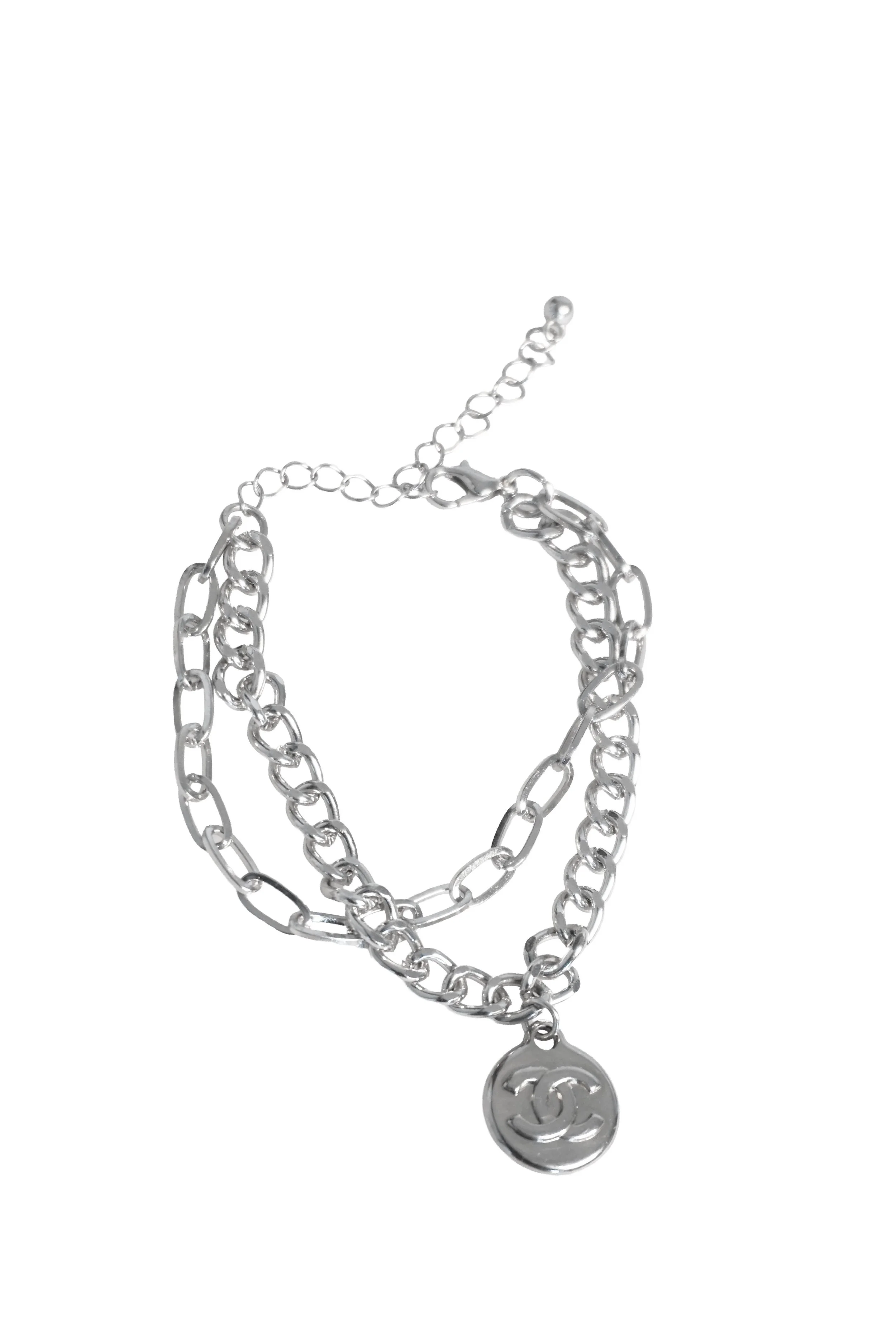 Chanel CC logo armbånd, Sølvfarget.