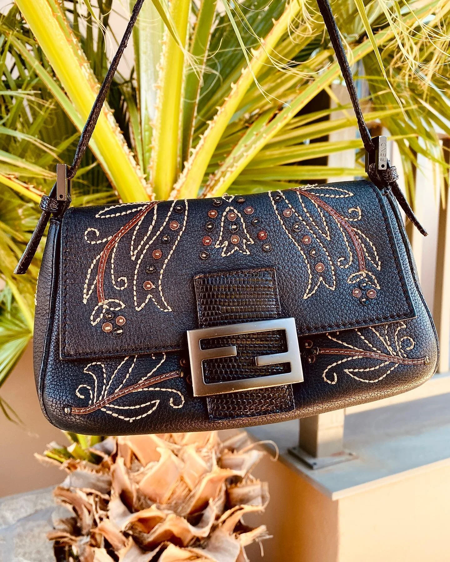 Sommeren er ikke over enda❗️Benytt sjansen til &aring; skaffe deg sesongens mest unike veske 💯 P&aring; tilbud n&aring; i en begrenset periode.