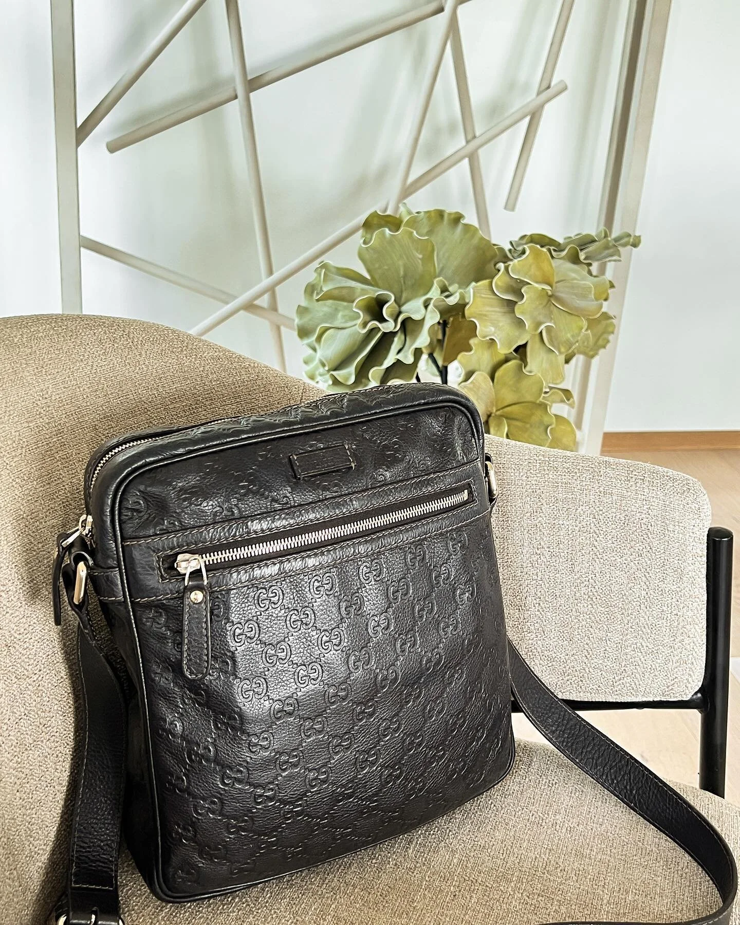 Sjekk ut ukens utvalgte veske p&aring; kampanje. Dette er en lekker crossbody skulderveske fra Gucci i en herlig dyp brunfarge som passer h&oslash;stens antrekk perfekt. 🍂😍