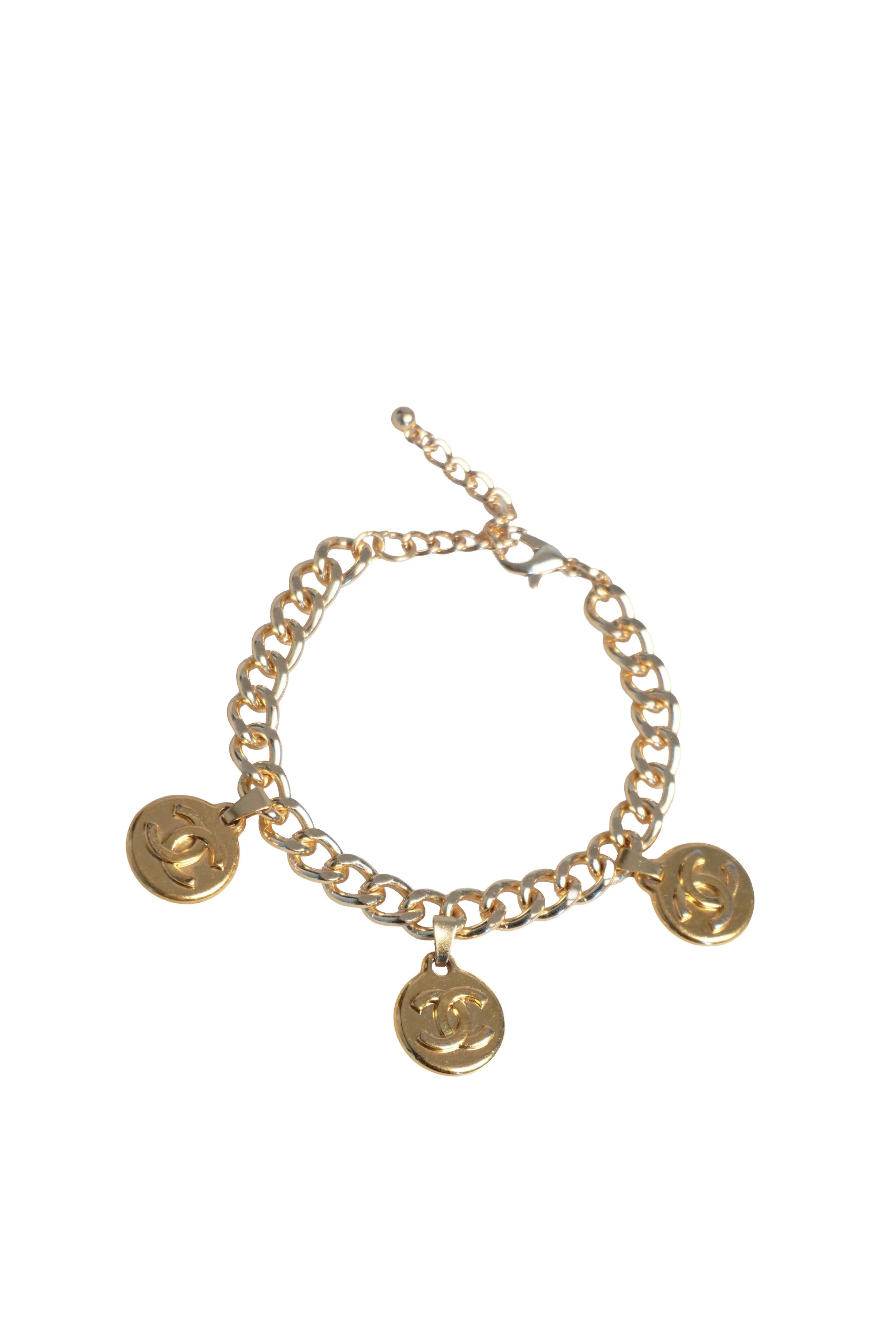 Chanel CC logo Charms armbånd, Gullfarget