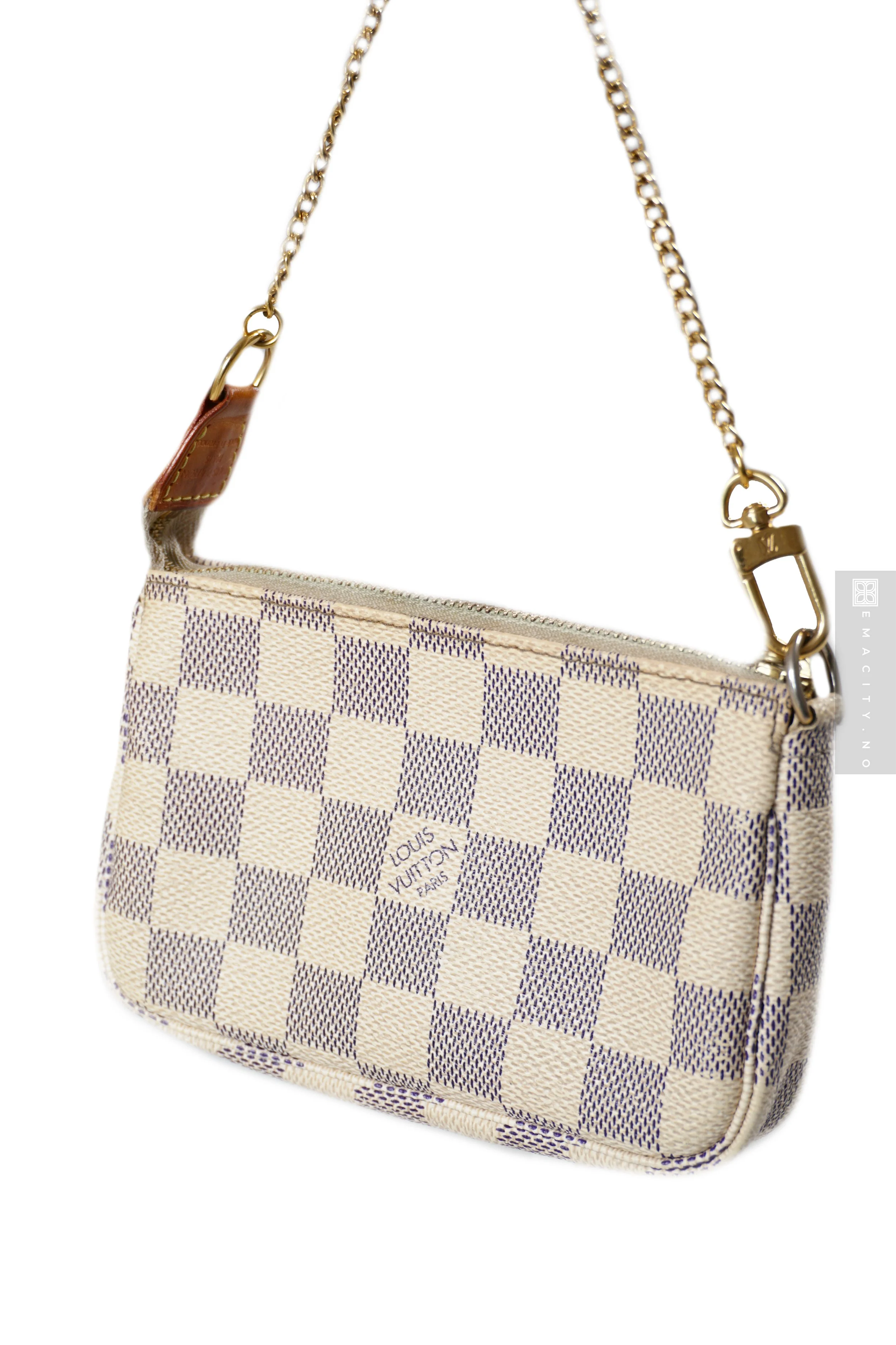 Louis Vuitton Mini Pochette Accessoires i Damier Azur med gull lenke