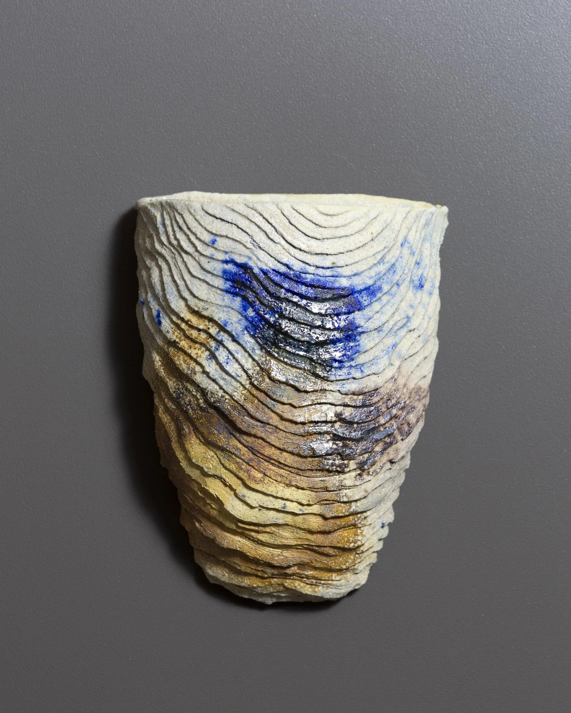   Wall vase   4.5” x 2.25” x 6”  ID:  4022 