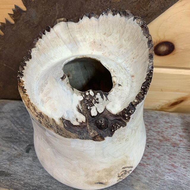 My second &ldquo;mostly&rdquo; successful hollow form. There is a couple of things I am not totally happy about but I&rsquo;m learning 👍. . 
We hope everyone is having a good start to the week. .
.
.
.
.

#woodworking #woodcraft #woodlovers #woodart