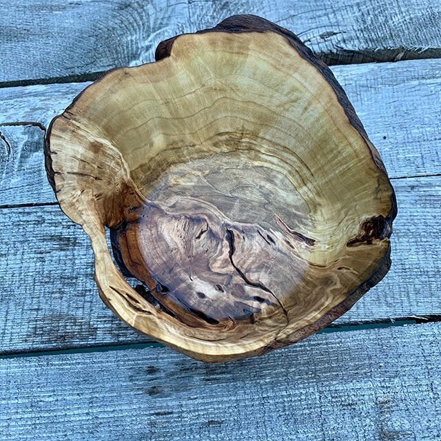 How about this little guy. This was a little burl of unknown species, now it&rsquo;s a pretty little live edge bowl of unknown species 🙂. .
.
.
.
.
.

#woodworking #woodcraft #woodlovers #woodart #wooddesign #woodartist #woodshop #woodturned  #woodb
