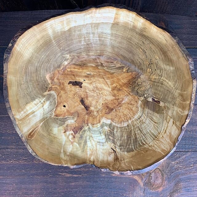This has got to be my favorite bowl as of late. This was a burl off of a silver maple I think. That figures catches light and seems to pop right off of the bowl. .
.
.
.
.
.

#woodworking #woodcraft #woodlovers #woodart #wooddesign #woodartist #woods