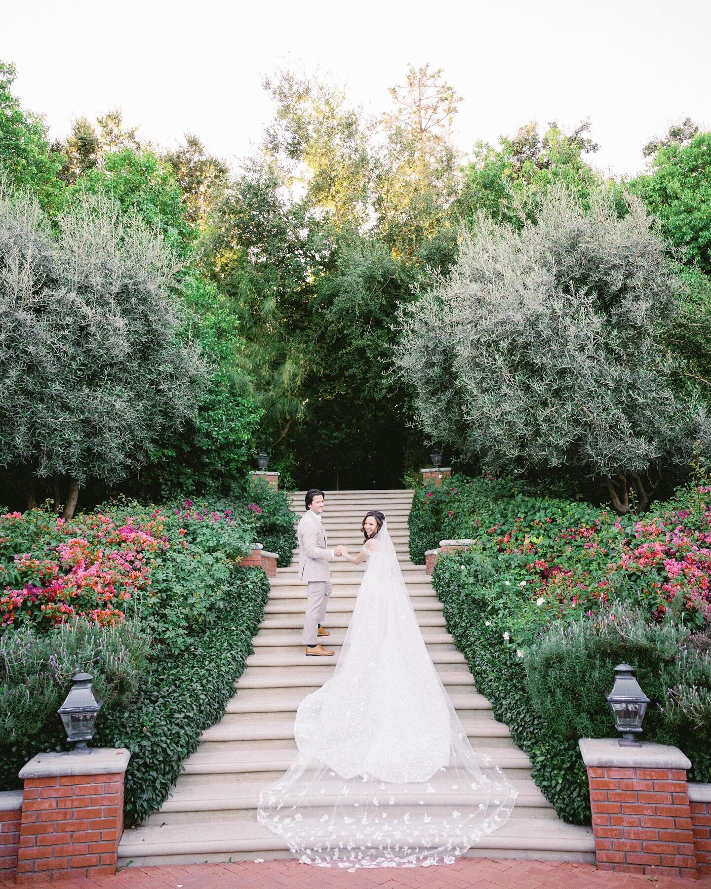 Thrilled to share that Carina and Nathan are featured on the Front Page of @stylemepretty at the @quailranchevents with stunning photos captured by the talented @xoandfetti 📸 Planning and designing for this sweet couple was an absolute pleasure! Tha