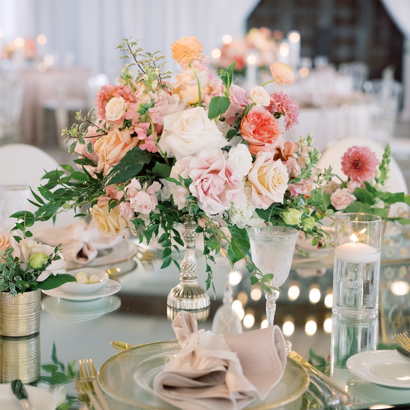 Spring has sprung and its time for the blooms to come out and play. Let&rsquo;s welcome the fresh start with open hearts and enjoy the beauty around us. Featured @stylemepretty
.
.
.
Vendor Credits on Frame:
Planner &amp; Design: @theblushingdetails
