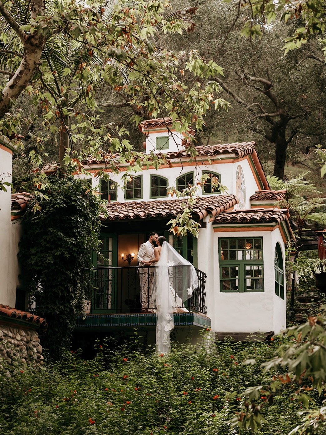 Rancho Las Lomas is truly one of my favorite wedding venues. The lush greenery, Spanish style architecture, and organic charm create an unforgettable setting. It was the most beautiful backdrop for Victoria and Jerry&rsquo;s wedding, romantic, timele