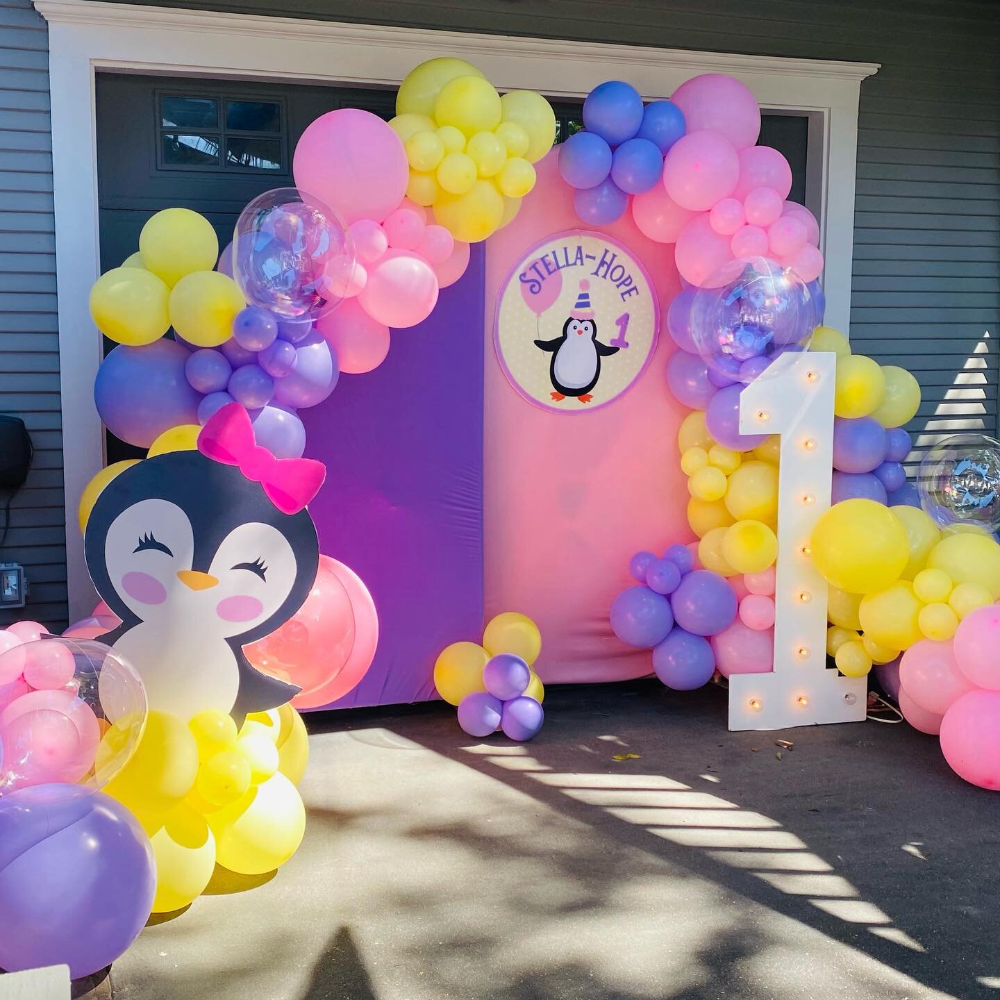 🩷🐧💜Thank you, Houston for a great Saturday!@houstonkidsparties 
.
.
.
Houston! We&rsquo;ve been providing awesome kids party since 2005! Save the date with us! Our services includes: Kid&rsquo;s Table and Chair Decor Balloon &amp; Backdrops Soft P