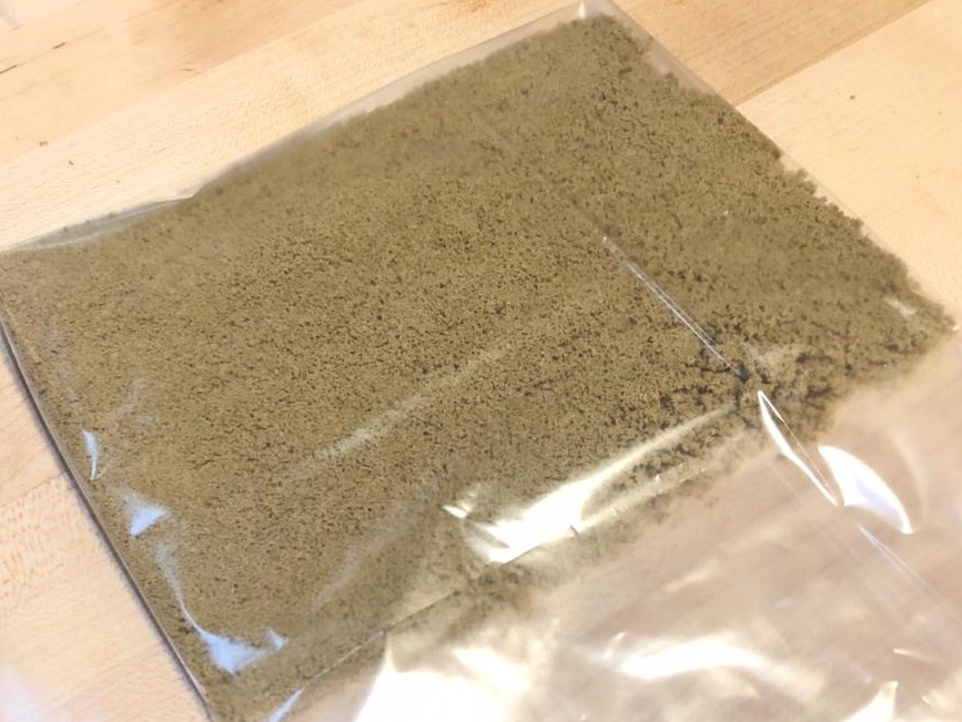 A planta utilizada para fazer esse hash foi a amada Loopy Fruit, da melhor fazendeira que eu conheço, a Sunshine, da Sunboldtgrown . Amor demais pelas fazendeiras que são as que possibilitam essa qualidade linda!