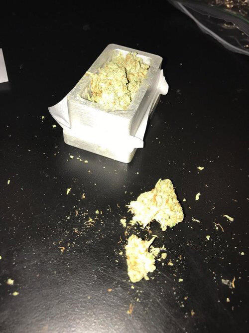 Preparing the weed for pressing