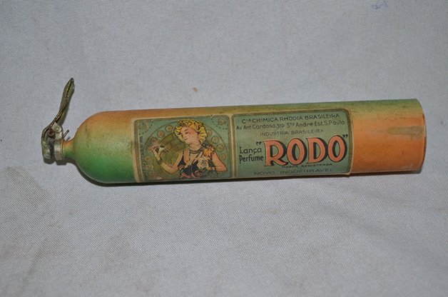 Foto de tubo antigo de lança perfume marca rodo