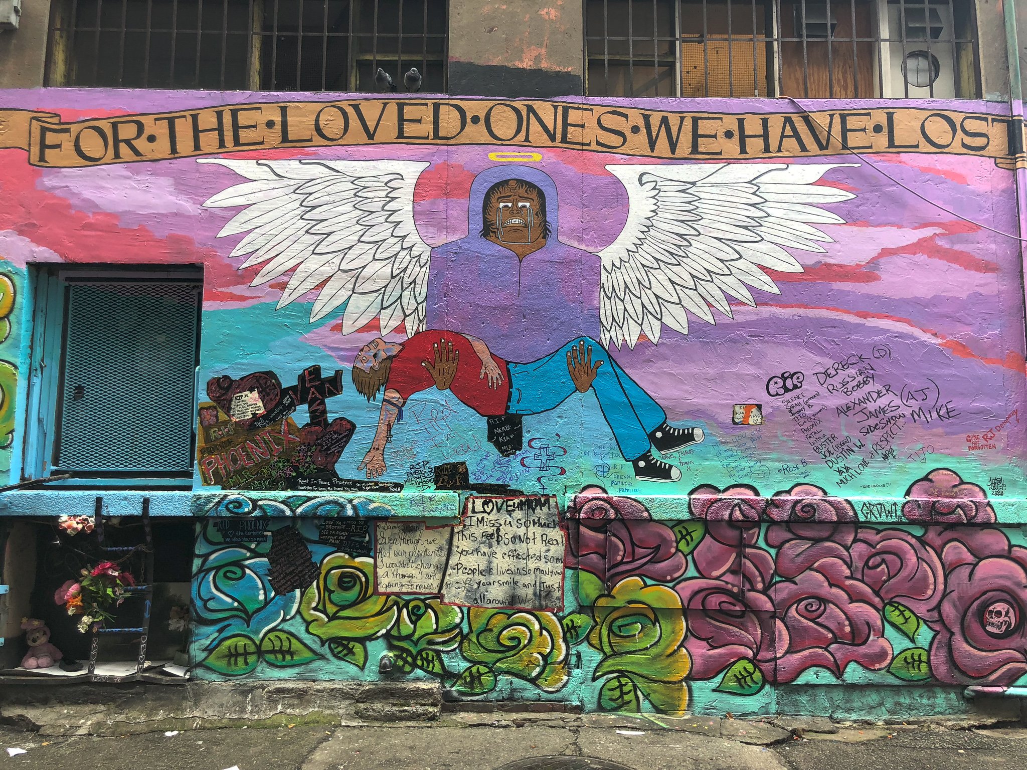    Street art no muro do Overdose Prevention Center - Vancouver, Canadá 