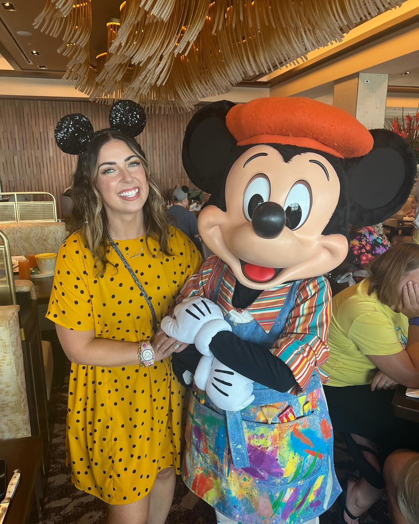 happy birthday to this qt 🐭 

my last trip to disney world I grabbed a last minute breakfast reservation to topolino&rsquo;s terrace. I can&rsquo;t believe it was my first time! it&rsquo;s always been one I recommend to people and was happy I got to