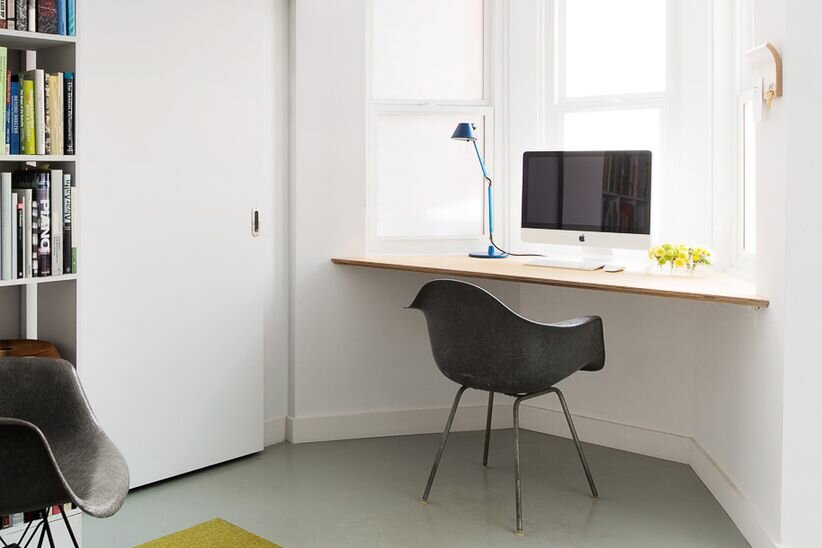 fin-15-corner-window-desk-5a1f09f589eacc0037ff5217.jpg