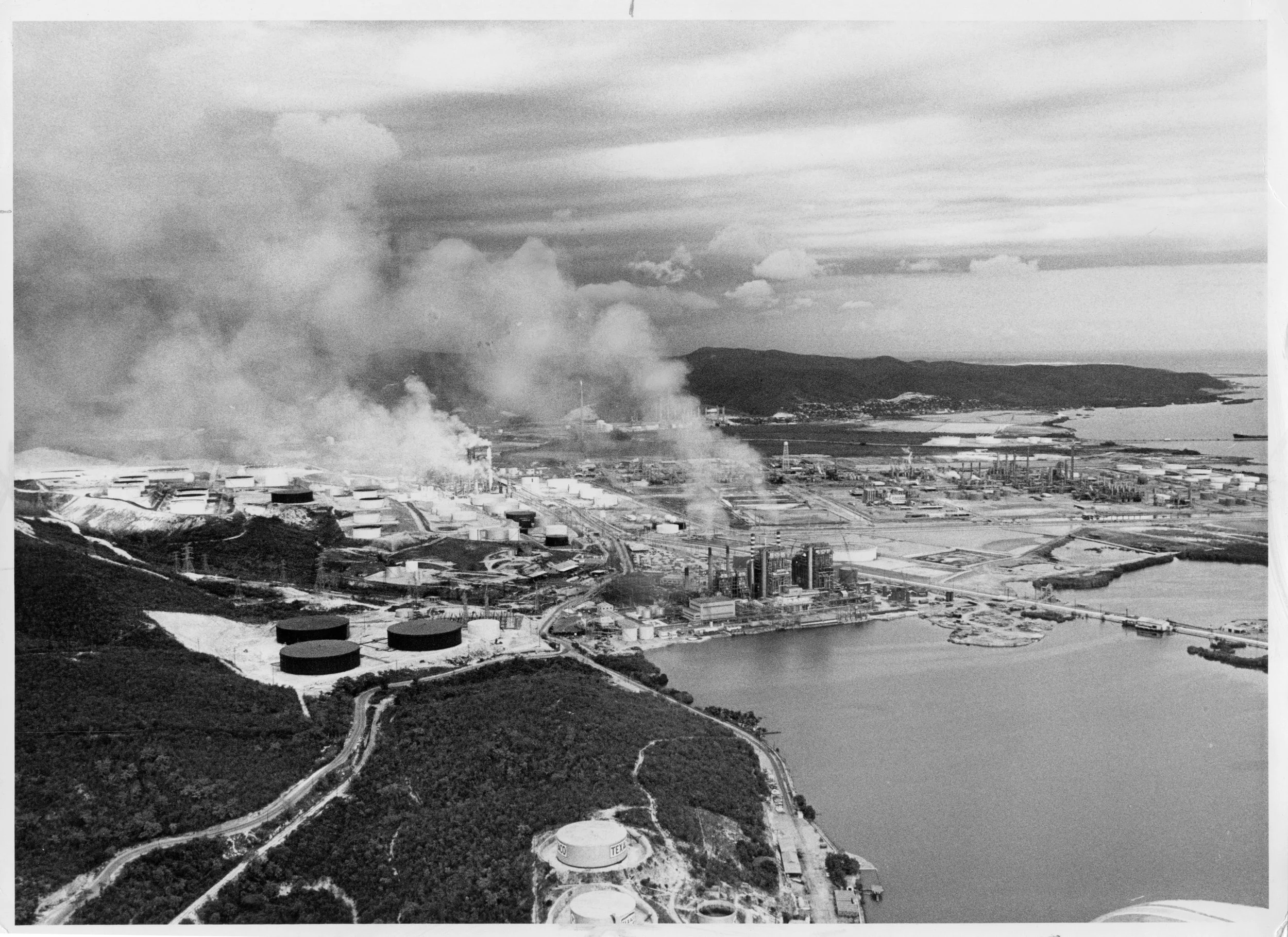  Commonwealth Oil Refining Company, ACME Newspictures, 1972 