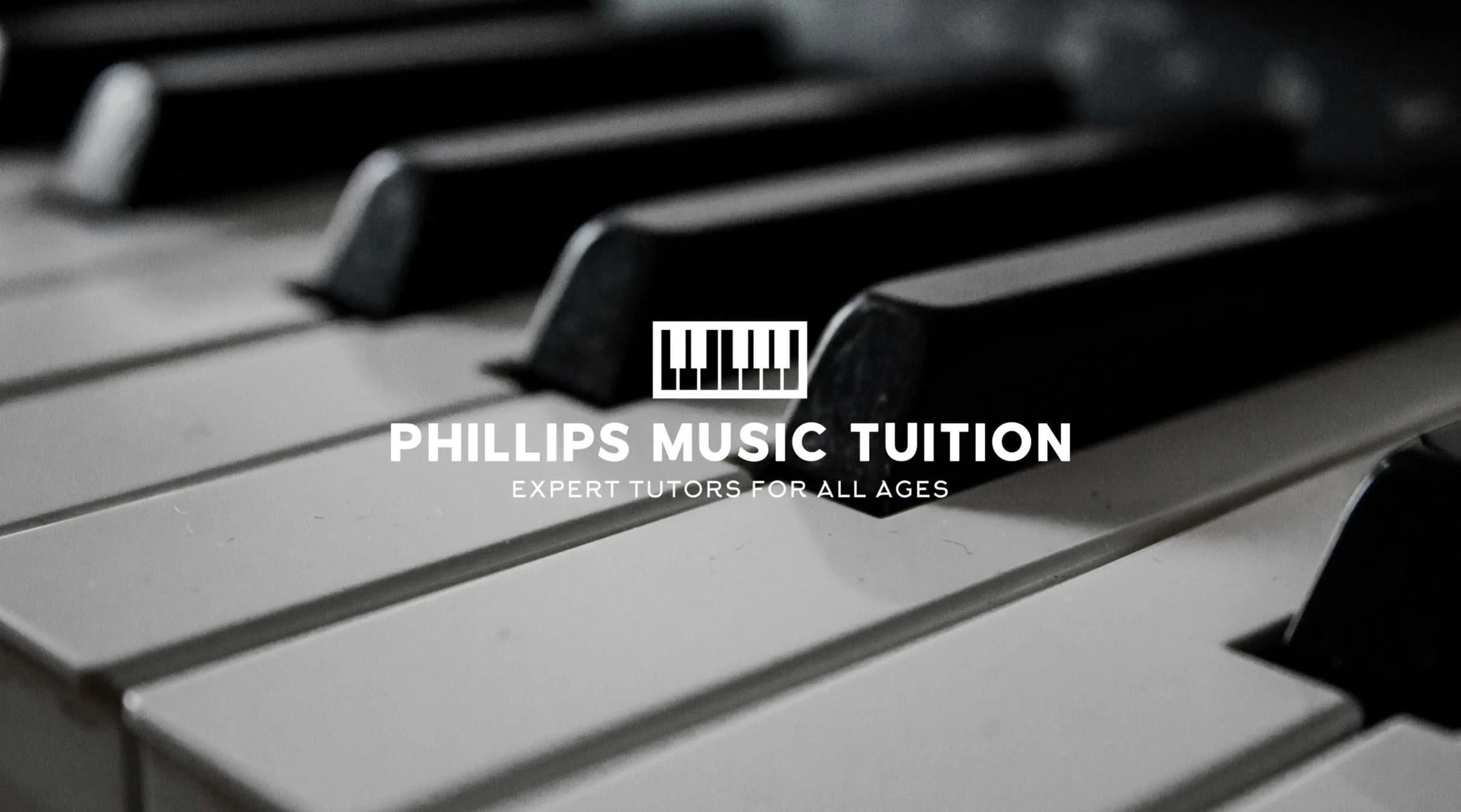piano-tutor-ryan-phillips-performing.jpg