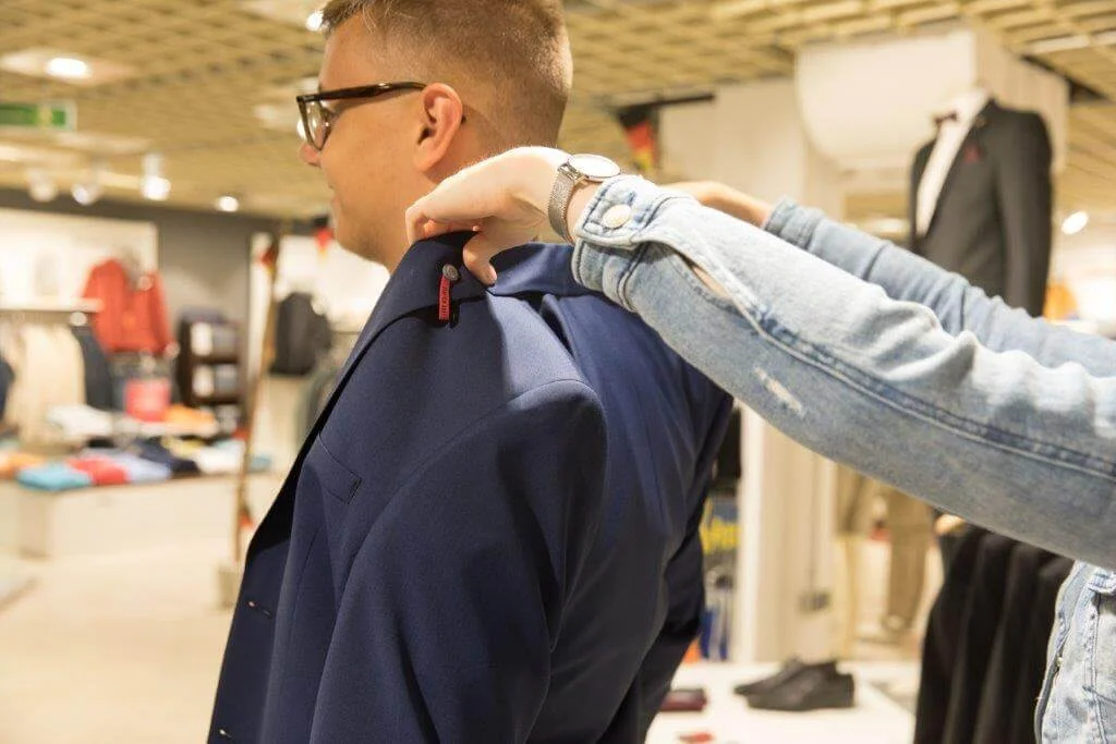 anprobe-anzug-modehaus-henken.jpg