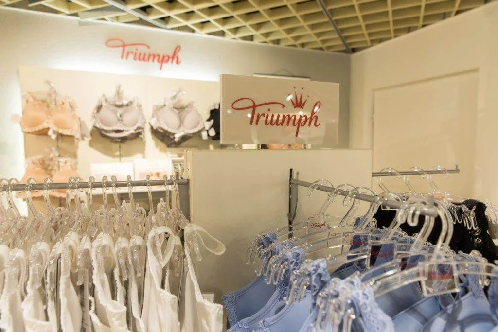mode-triumph-kleiderwand.jpg