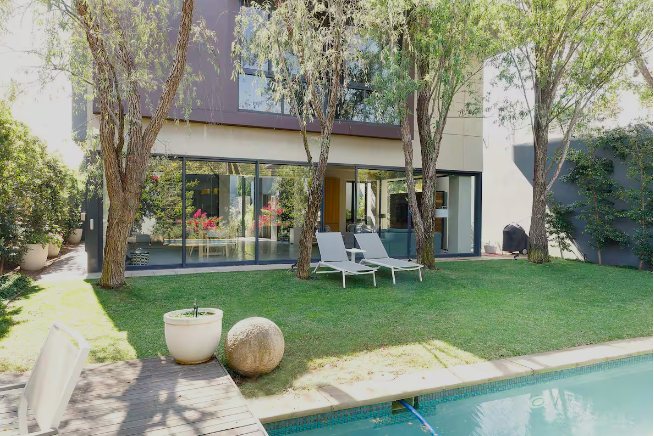 Parkhurst garden with lap pool