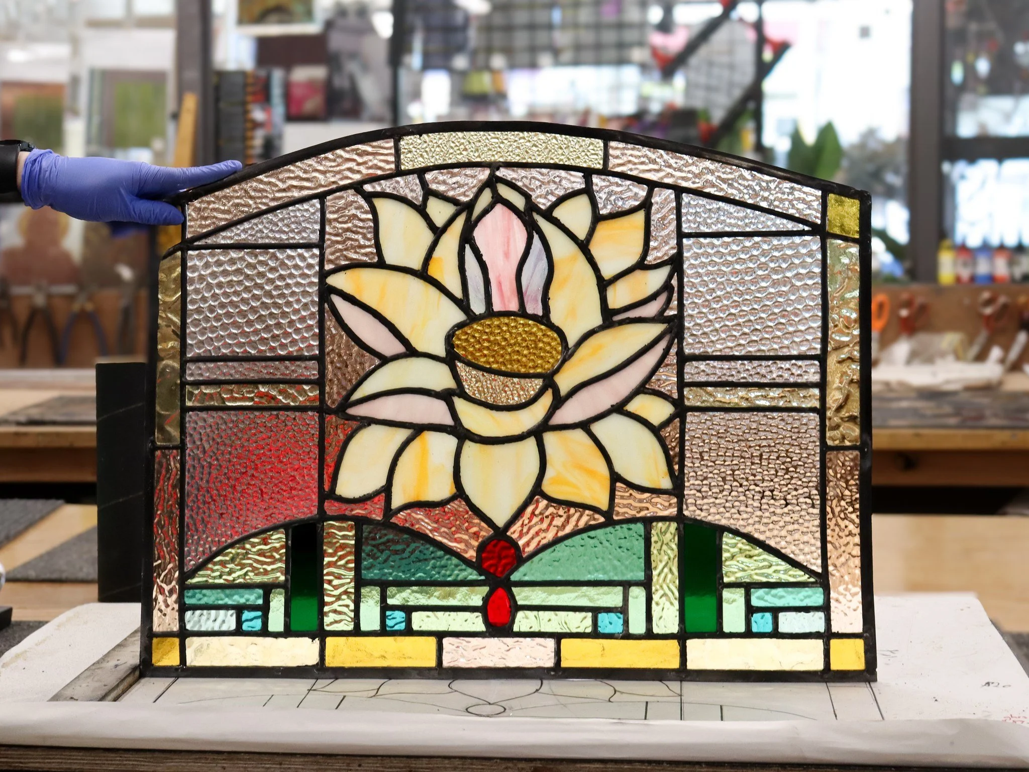 We love seeing what students are making in our term classes, we have just hit half way through the term and look at this beautiful leadlight panel that Deb just finished!

We love that no two term students are every working on the same project, altho