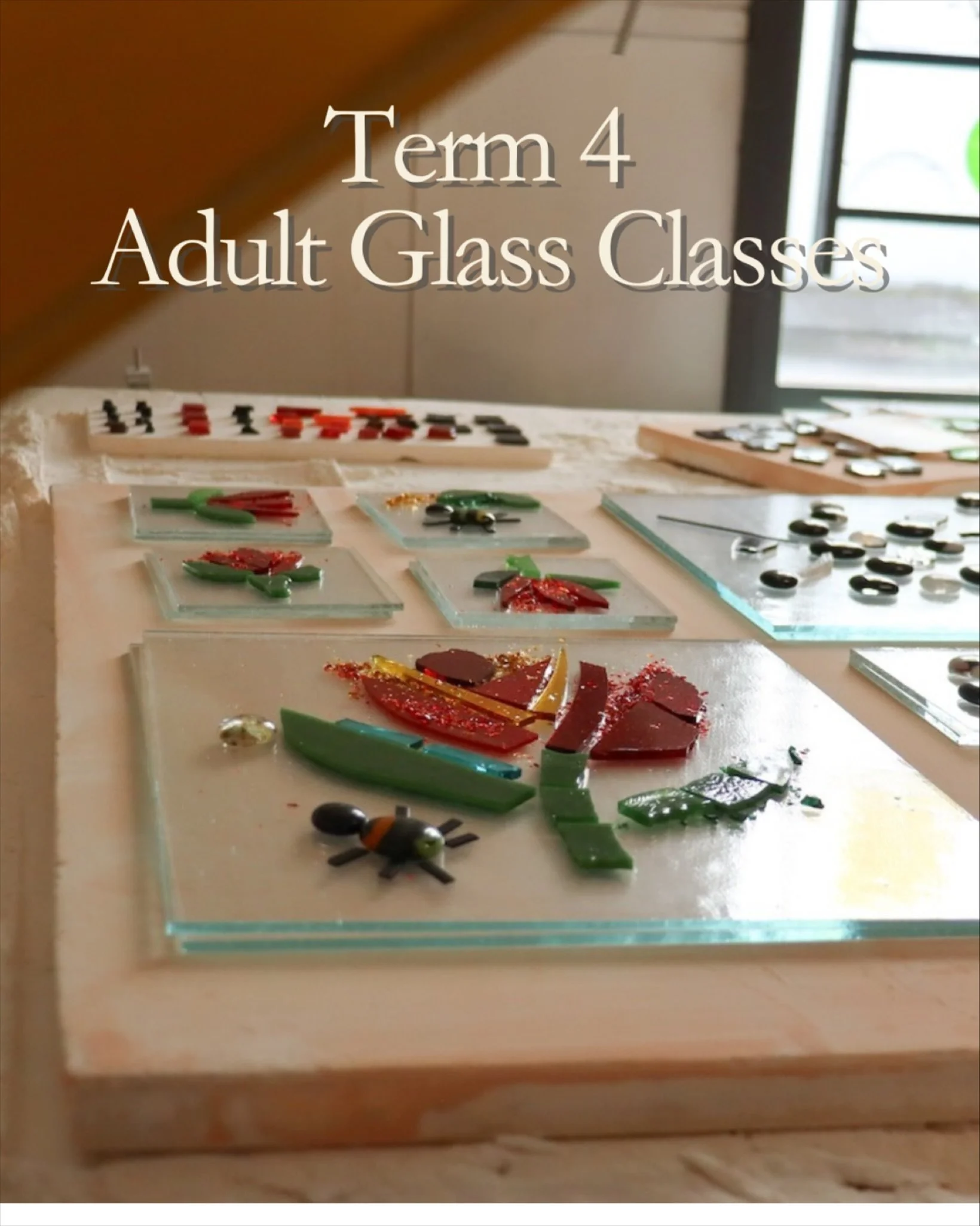 We have a few places in day and evening classes For Term 4 starting next week!
Our self paced social glass classes allow students to work on their own individual projects in any glass medium from fusing, copper foil, Leadlight or mosaics. Our 2 hour 