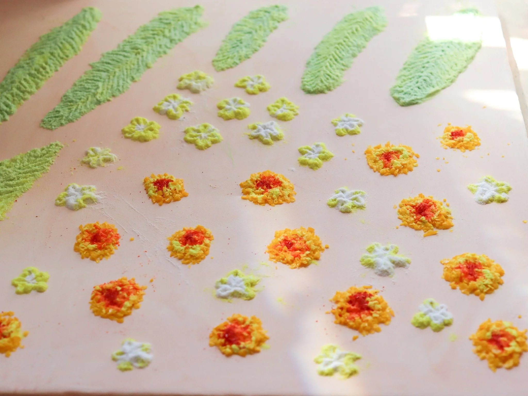 One of our students is creating their own inclusions for future platters by creating frit paintings of some colourful flowers and leaves. Can't wait to see what they create in the next few weeks! 

#GlassClass #Fusing #GlassFusing #StudentWork #Maced