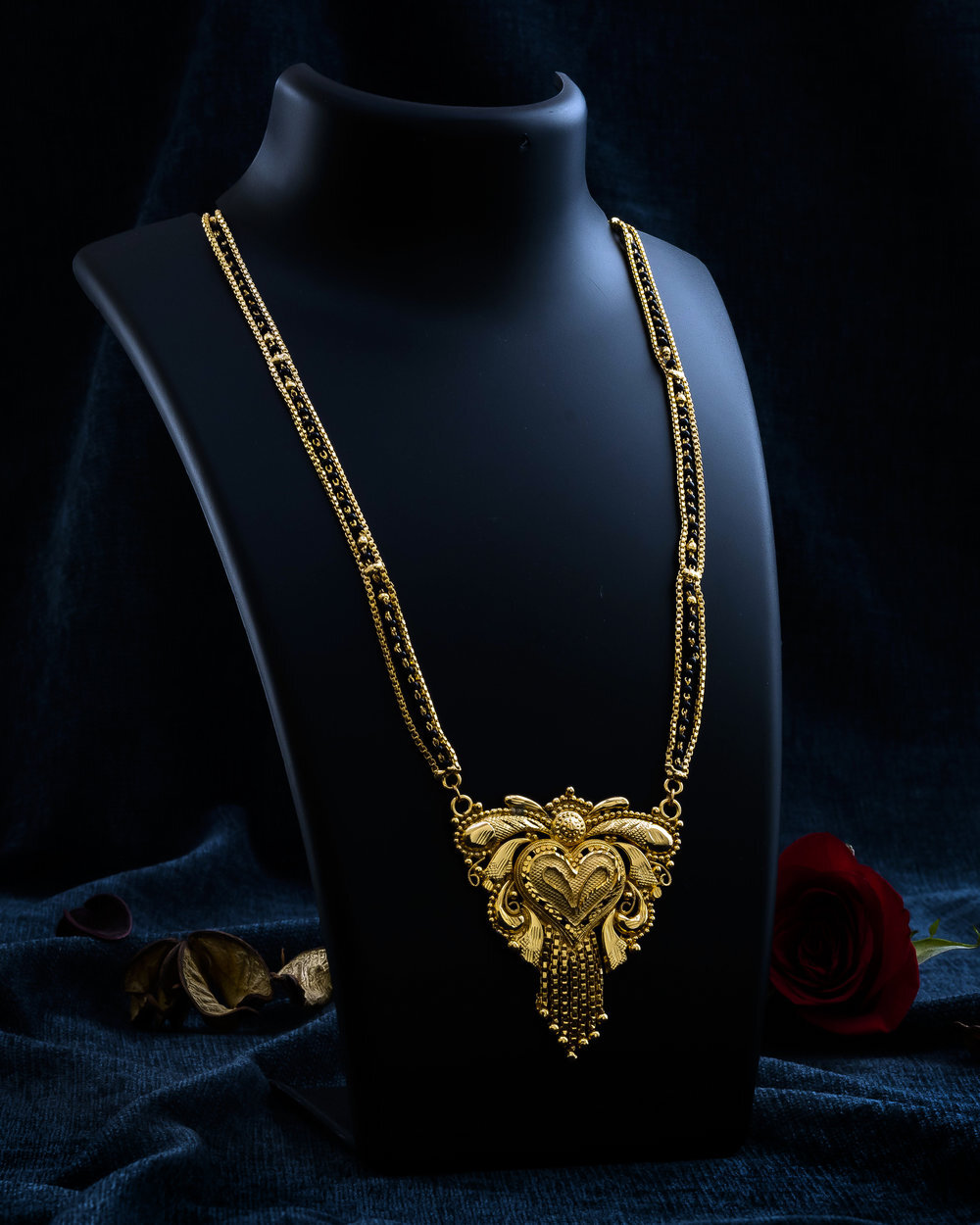 Jewellery-gold-necklace-bangalore-product-commercial-photography-4burner studio-griiham.jpg